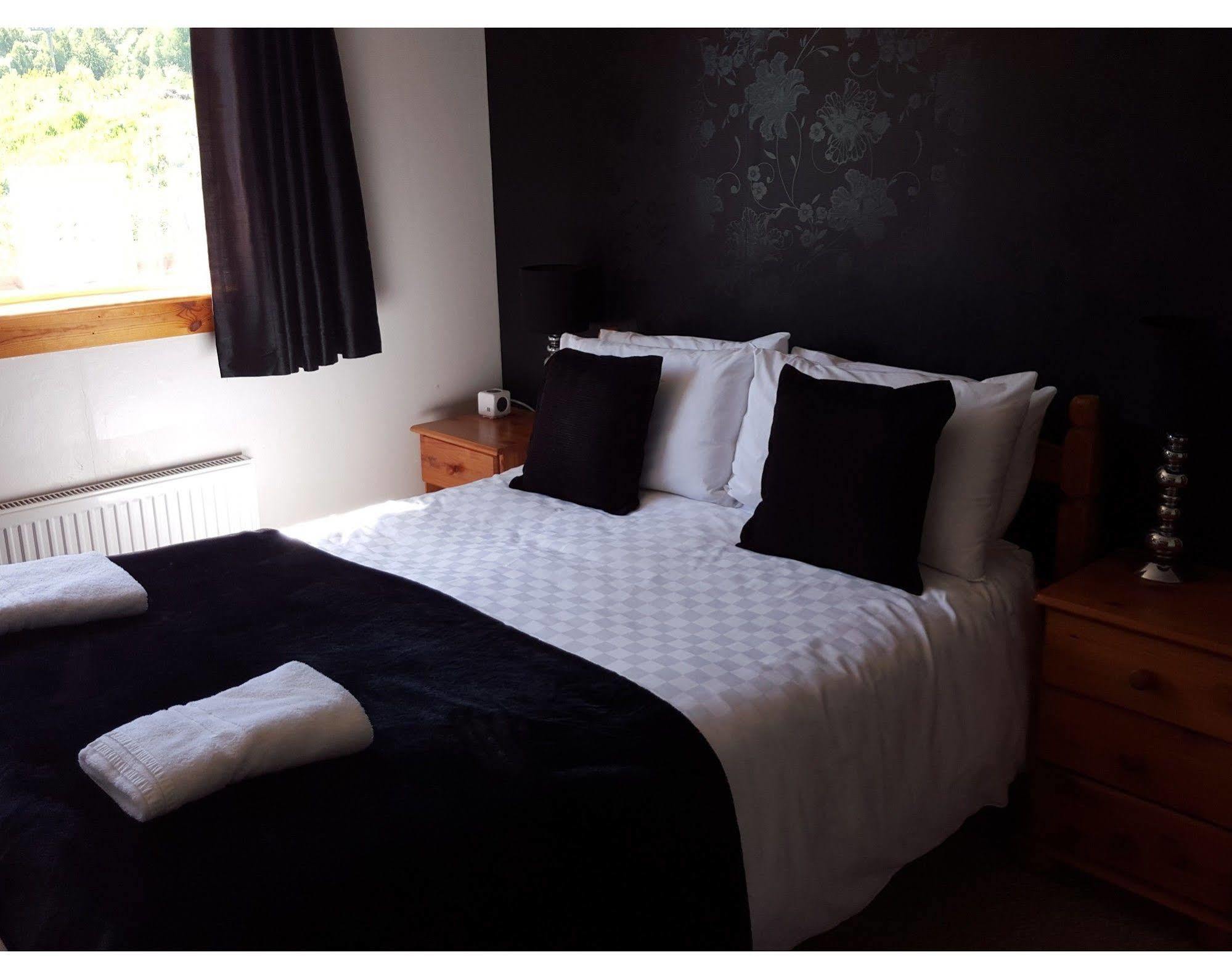 คาร์น มอร์ เบด แอนด์ เบรกฟาสต์ Bed & Breakfast อาวีมอร์ ภายนอก รูปภาพ