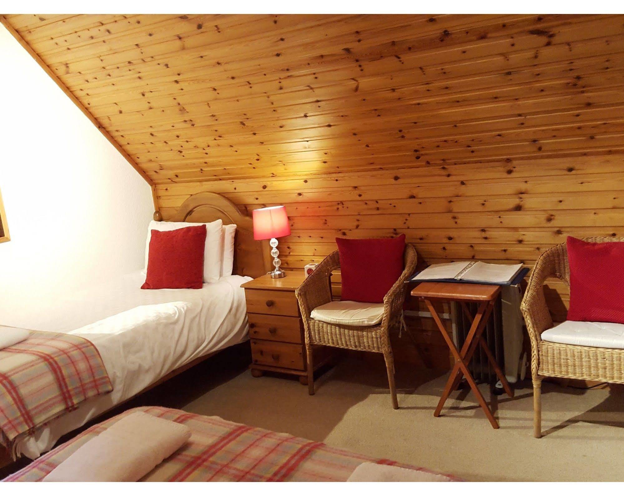 คาร์น มอร์ เบด แอนด์ เบรกฟาสต์ Bed & Breakfast อาวีมอร์ ภายนอก รูปภาพ
