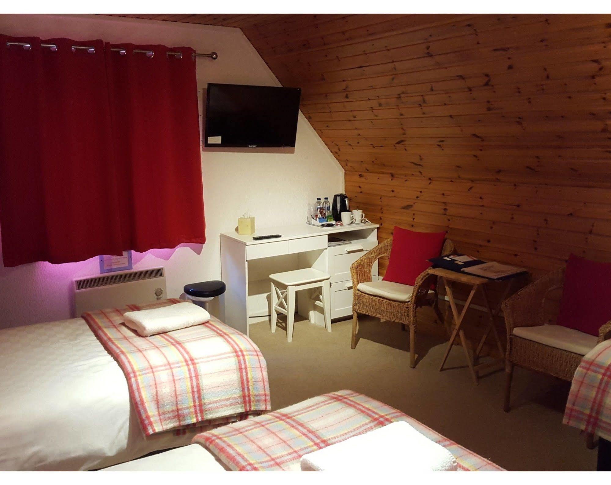คาร์น มอร์ เบด แอนด์ เบรกฟาสต์ Bed & Breakfast อาวีมอร์ ภายนอก รูปภาพ